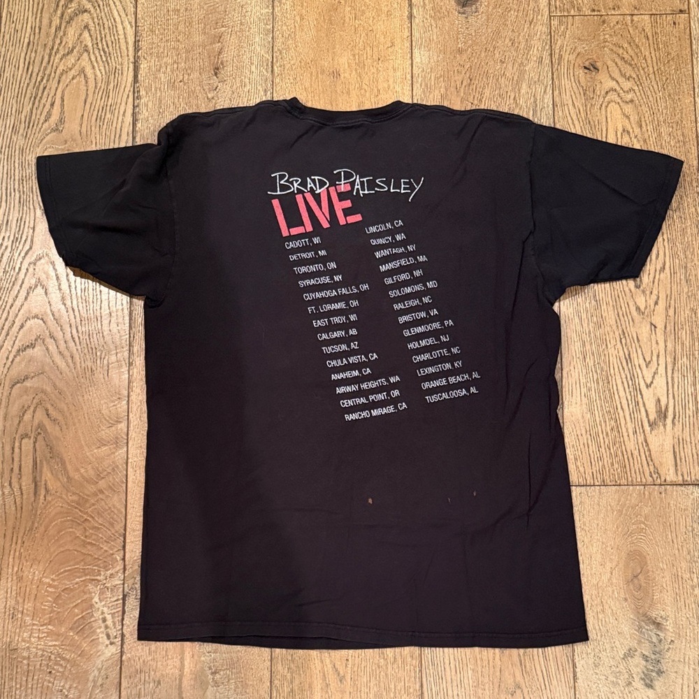 Black Graphic Tee - American Flag country Brad Paisley vintage band t-shirt - Picture 4 of 5